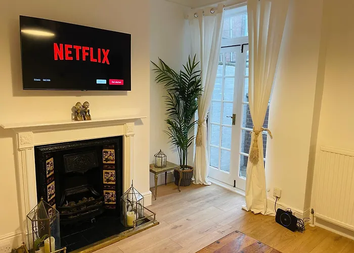 Newly Refurbished City Centre House With Parking