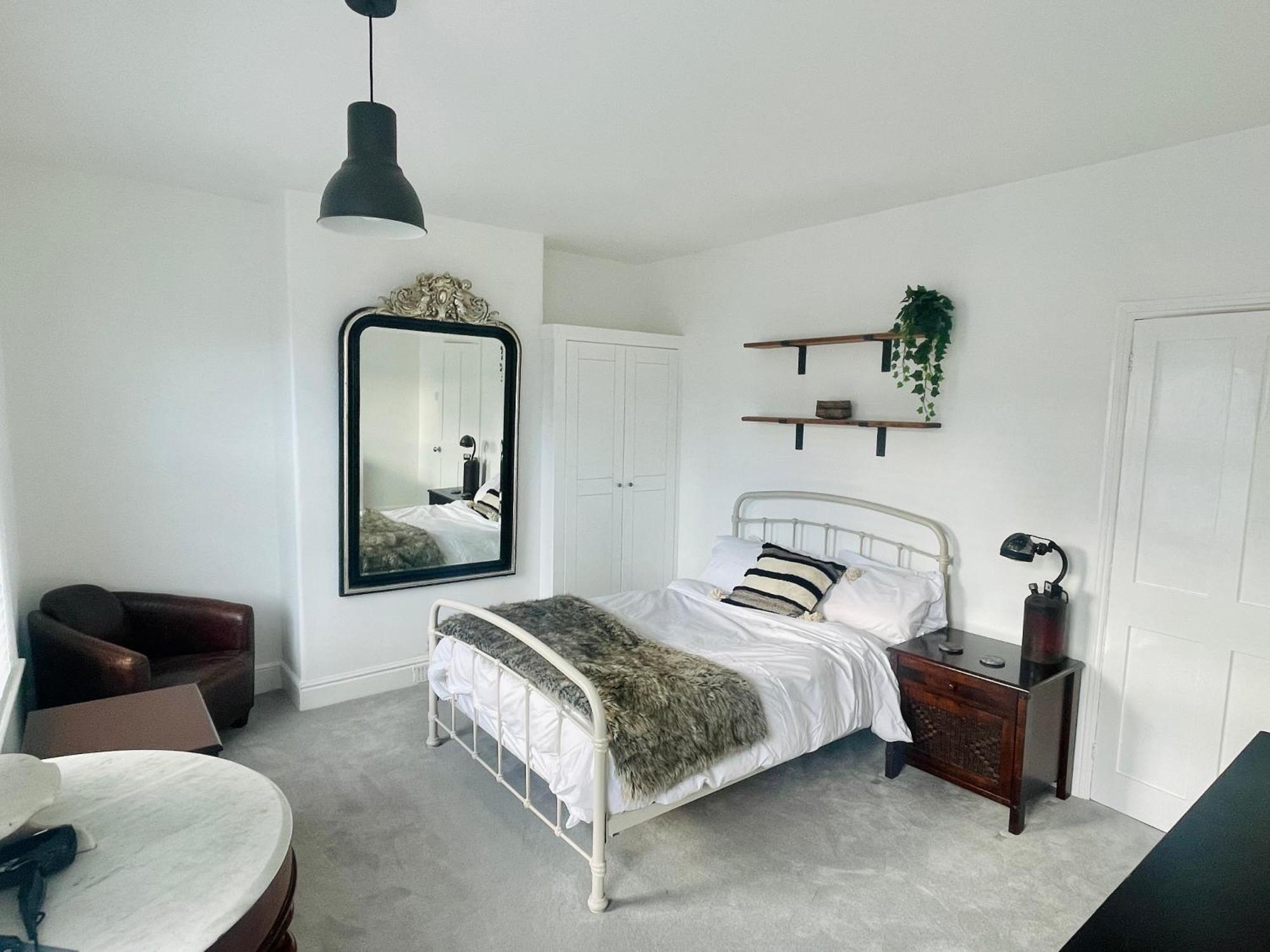 Holiday home Newly Refurbished Centre House With Parking Exeter