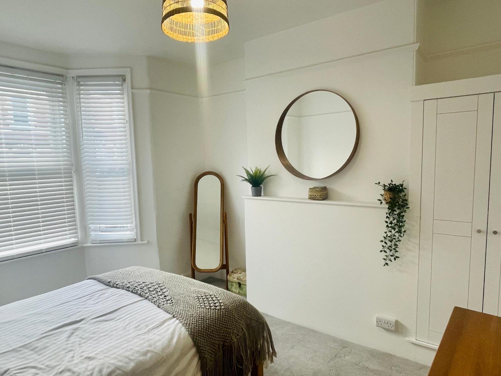 Newly Refurbished Centre House With Parking Holiday home Exeter