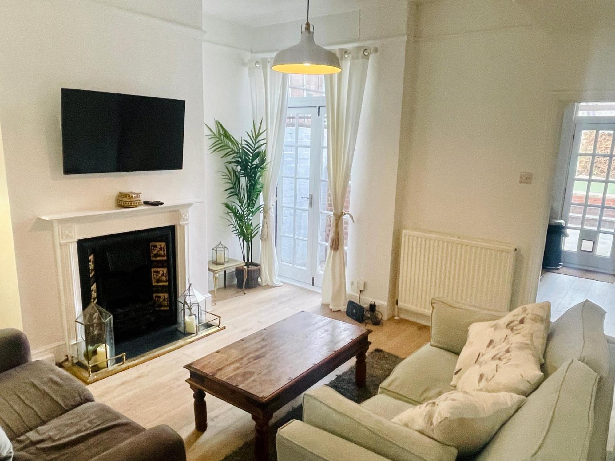 Newly Refurbished Centre House With Parking Holiday home Exeter