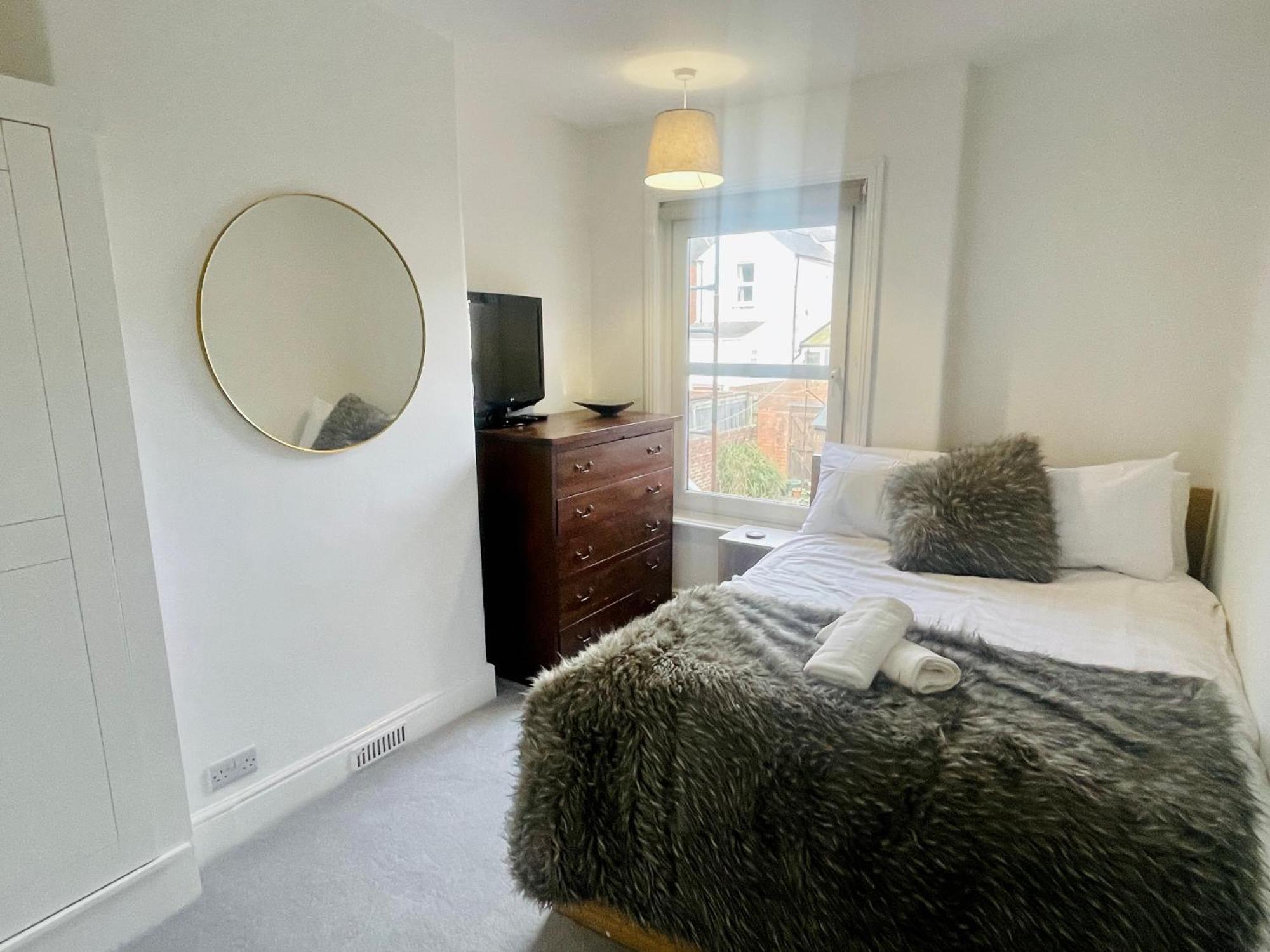 Newly Refurbished Centre House With Parking * Exeter