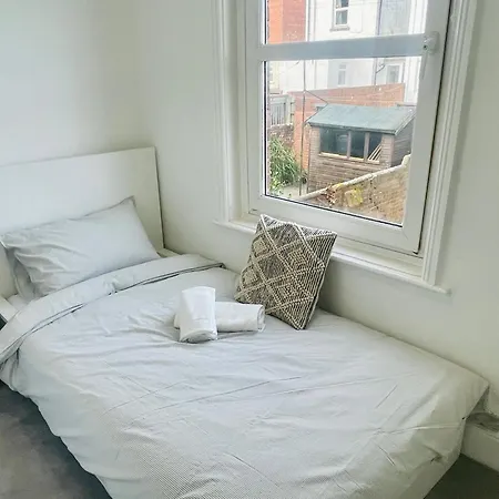 Newly Refurbished City Centre House With Parking Exeter Exterior photo
