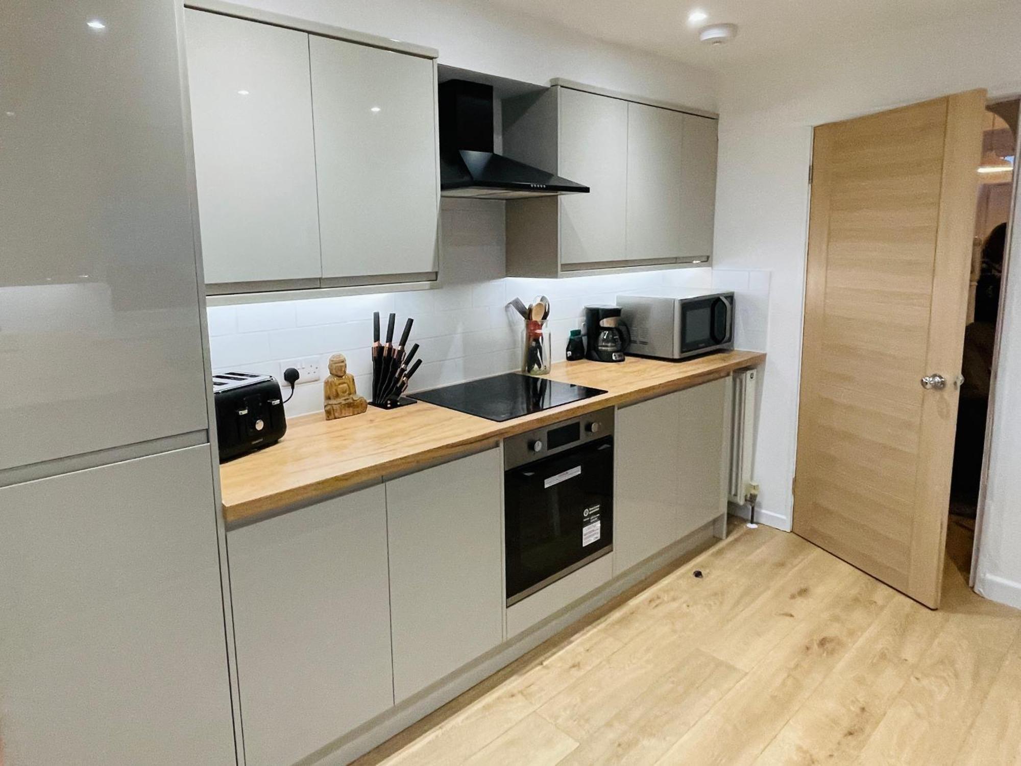 Newly Refurbished Centre House With Parking * Exeter